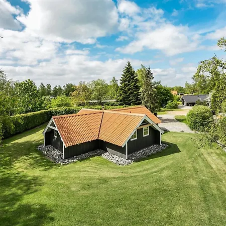 Gidske - 300m From The Sea By Interhome